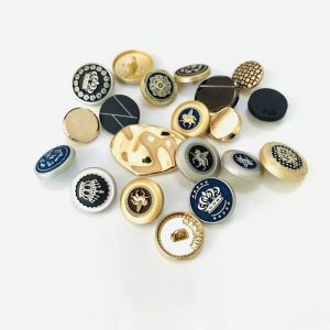 Quality gold/silver..2021new fashion design antique metal coat buttons for sale