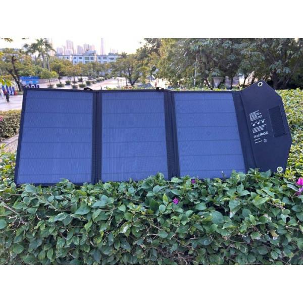 Portable and Lightweight Solar Folding Bag with 2 Usb Ports 2.35 Kgs Folded Dimensions 39.9 X 35.5 X 3.9 Cm