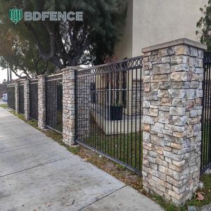 Minimalist Design Tubular Steel Fence Contemporary