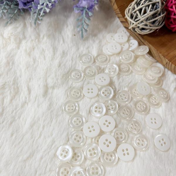 Wholesale 2/4 holes Polyester Plastic Button Transparent Resin Buttons For Shirts