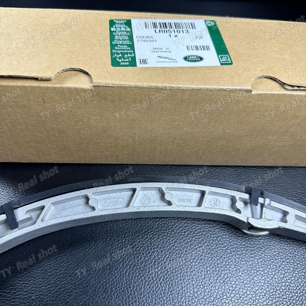 Applicable to Range Rover Timing Chain Guide LR051013 AJ813562