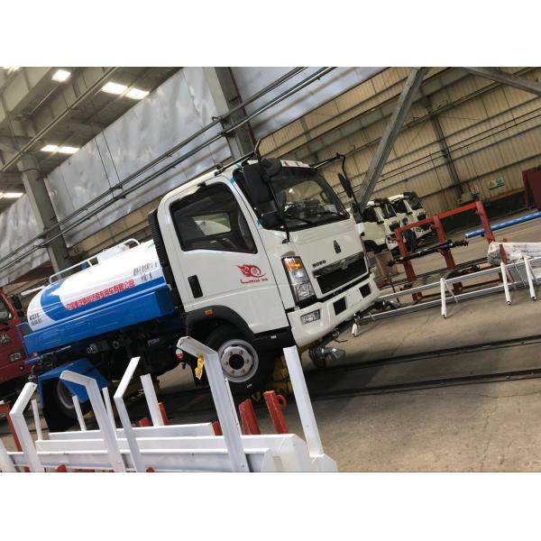 HOWO 8 X 4 12 Wheel Water Sprinkler In Good Condition Stainless Steel Material