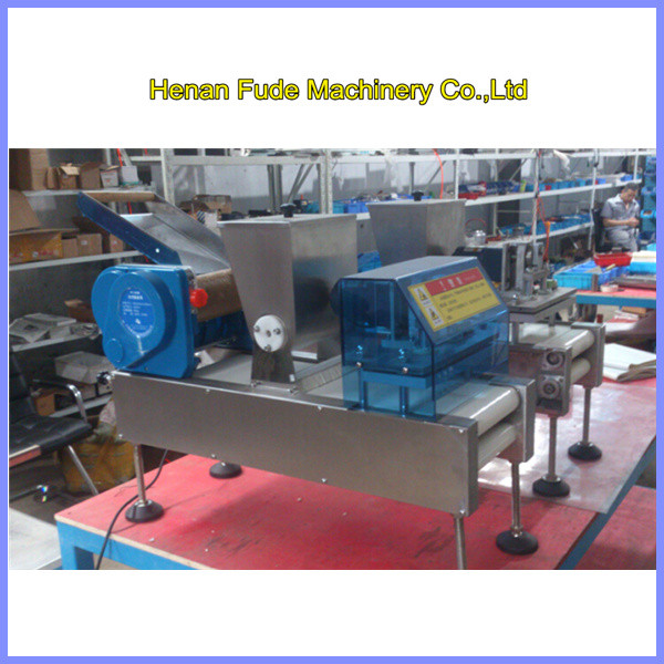 Buy desktop dumpling wrapper making machine, small dumpling skin machine at wholesale prices