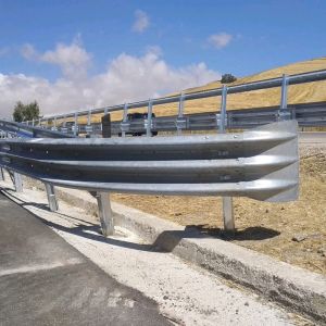 Straight Barrier Guardrails Manufactures Steel Terminal Guardrails and Fishtail