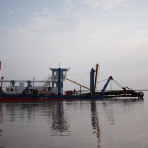 Model 12 Inch Sand Dredger Is Pumping Sand And Selecting Gold In African Rivers