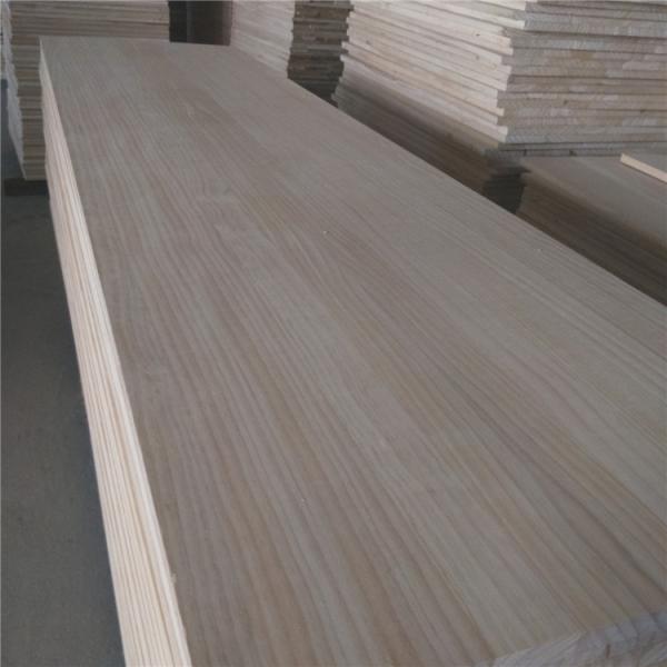 Traditional Design Style Zealand Pine Wood Sheets With Density 480-550kg/M3