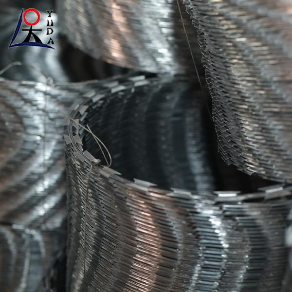 Hot Dipped Galvanized BTO-18 Concertina Barbed Wire Rolls 50kg