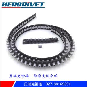 Self-piercing rivet for plates joint