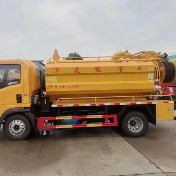 2.2m3 2200L 7.4tons Sewage Suction Truck Diesel Powered Pipeline Dredging
