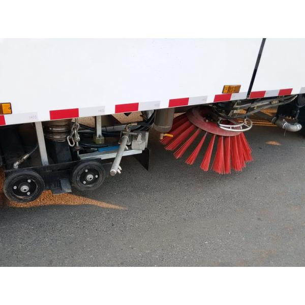 Isuzu Vacuum Road Sweeper Truck 4 Tons 4000 Liters With 5cbm Dust Bin