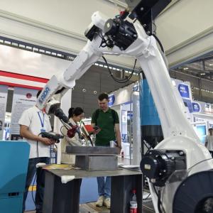 ISO/SGS/CE Certified ARC Welding Robot with Extended 1.65 M Reach and IP67