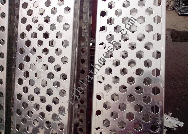 Quality Hexagonal Perforated Metal Mesh 0.3-10mm Thickness Perforated Aluminium Sheet for sale