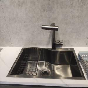 Handmade 15° Slope Diversion Stainless Steel Kitchen Sink with 304/316 Food