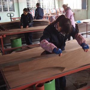 ISO The Simulation White Apricot Wood Veneer H9036 Straight Cut For Cabinet Face