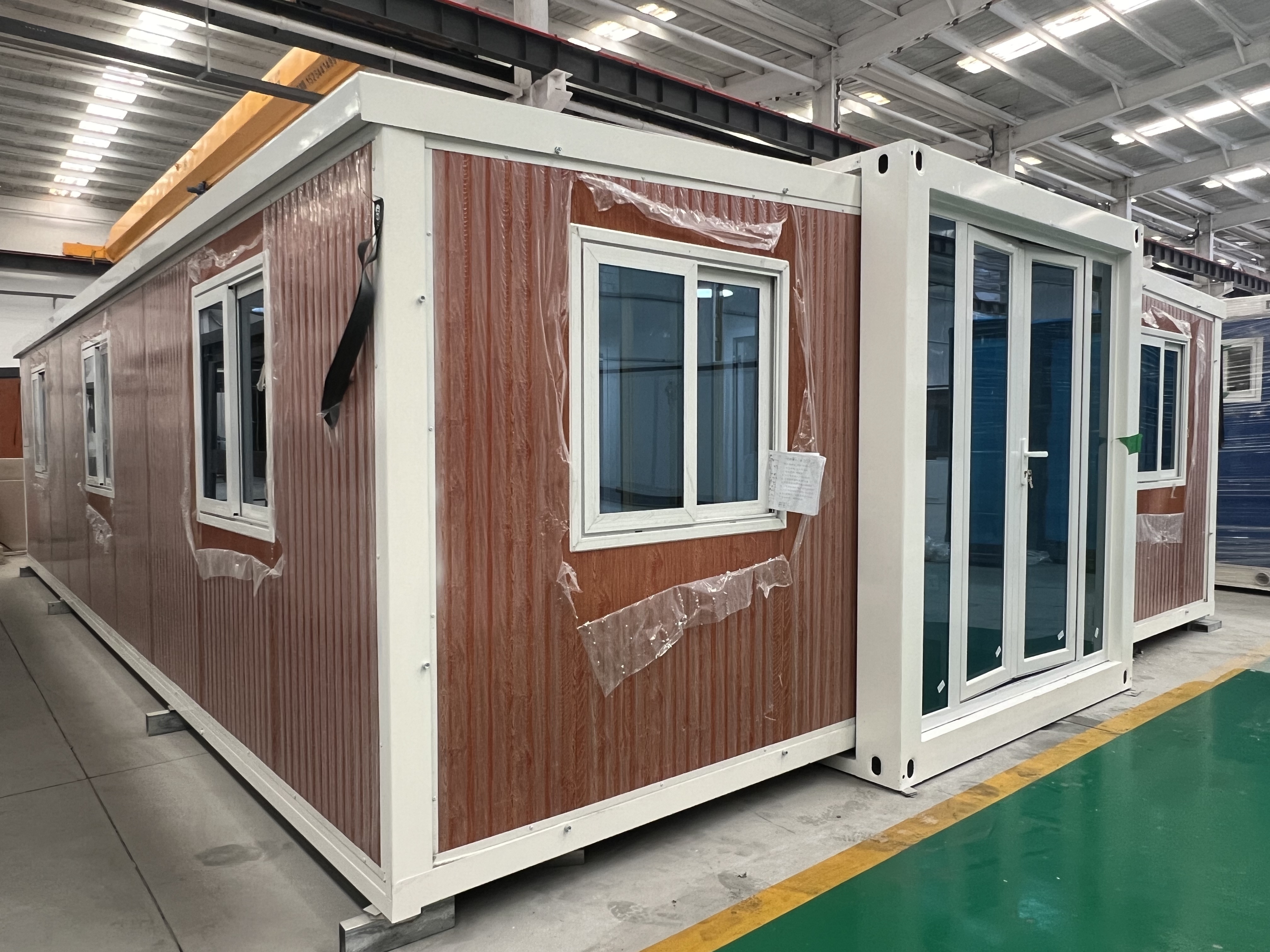 Quality 20ft Dual Wings Expandable Container House Mobile Villa for Park - with Courtyard, Kitchen - Ideal for Outdoor Living, Portable &amp; Customizable for sale