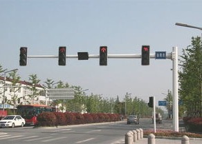 Quality Shrink - Type Traffic Signal Mast Pole Cross - Road Traffic Light Column Single Arm for sale