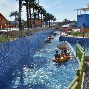 Artificial Water Park Lazy River Wave Machine Colourful Design