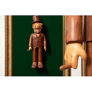 OEM Design Carving Wooden Art Sculpture Artists Collectible Crack Resistant