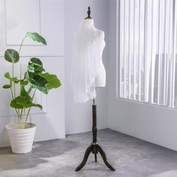 Unique Customized Wholesale Appliqued Lace Tulle Bridal Wedding White Veil With Hair Comb