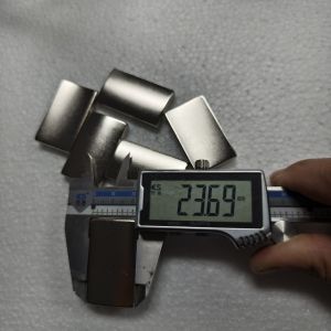 Two Sides Curved Strong Arc Neodymium Magnets Smooth Coating For Small Wind