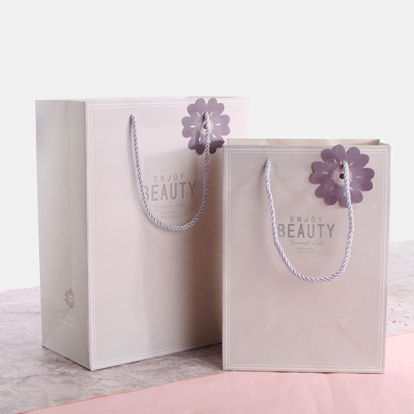 Buy Luxury 230GSM Art Shopping Custom Printed Paper Bags at wholesale prices