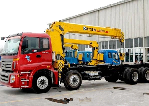 Effective 14 Ton Transportation XCMG Hydraulic Knuckle Boom Truck Mounted Crane