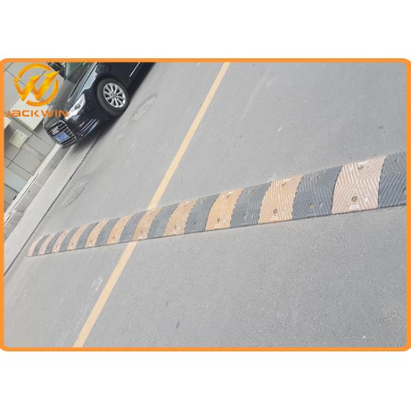 Heavy Duty Yellow and Black Low Car Rubber Speed Bump for Parking Lot / Gas Station