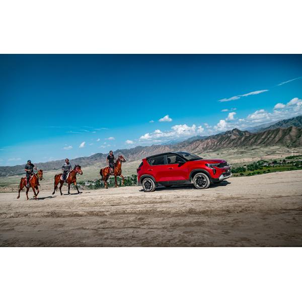 Euro VI Emission Standard Sonet Car Manufactured Small SUV with 5 Seats and Automatic Gear Box