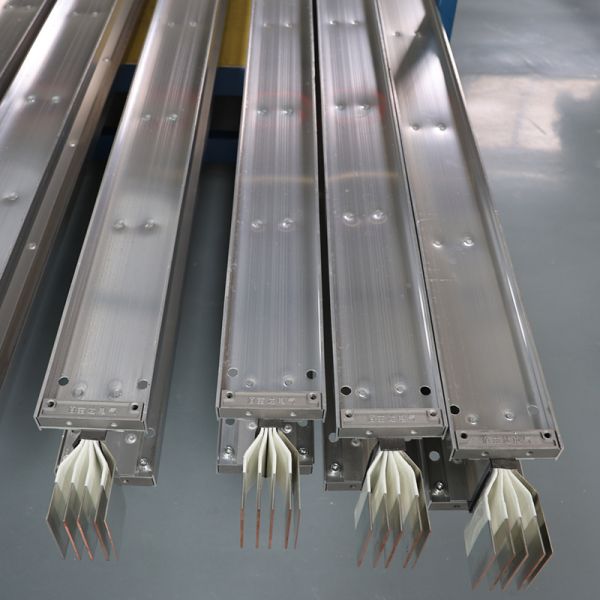 Plug-In Bus Duct System Aluminum Busbar Trunking System Air Insulated Busbar Duct