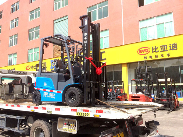 BYD Electric Powered Forklift , 2.5T Electric Counterbalance Forklift 4 Wheel