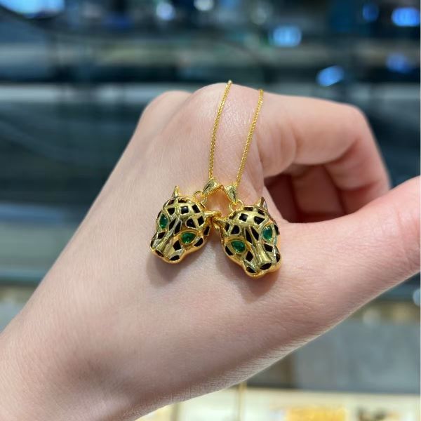 Lobster Clasp 18K AU750 Genuine Gold Panden Jewelry Elegant Durable Design Perfect for Professional and Long Lasting Wear