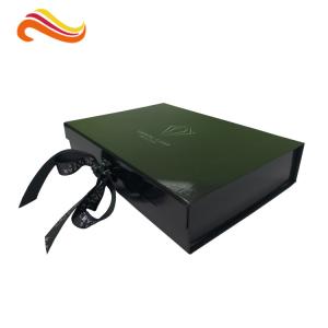 Magnetic Closure 157g art paper Apparel Gift Boxes With Ribbon
