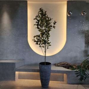 Lifelike Plastic Faux Plants Artificial Flowers For Indoor Greenery