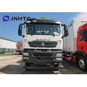 Sinotruk HOWO 8X4 Oil Fuel Tank Trucks Capacity 25000 Liters