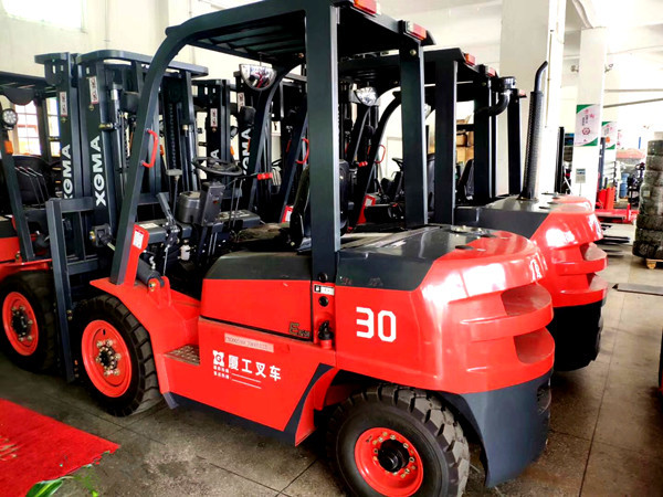 OEM Diesel Forklift Truck With Triplex Full Free Mast 5m Side Shift Container