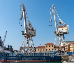 Quality Waterfront Shipyard Port Cranes Handle Goods Of Different Sizes And Shapes for sale