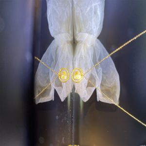 Exquisite 18kt Yellow Gold Pendant Necklace