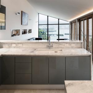 Marble Island Luxury Dark Grey Glossy Lacquer Kitchen Cabinet 18mm Moisture