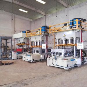 Waste Kraft Paper Pressed Wood Pallet Machine With Double Moulds