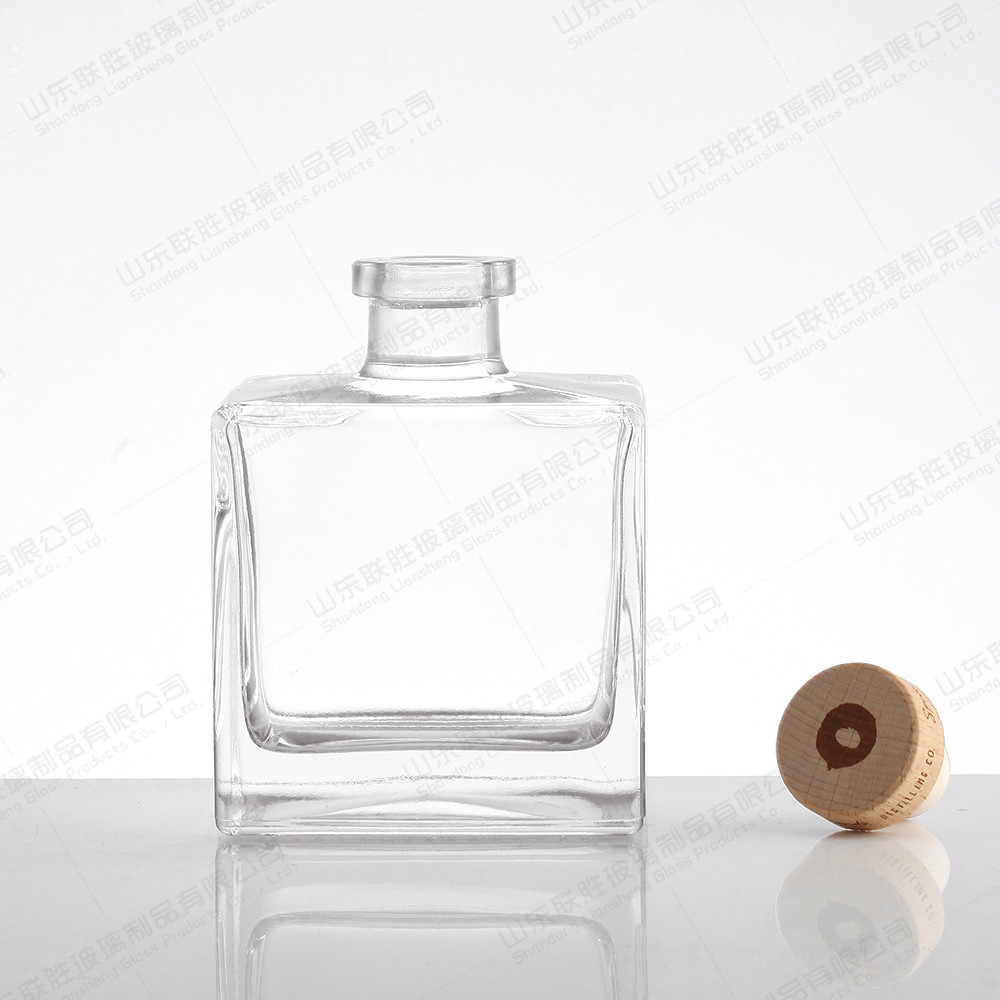 Quality Body Material Glass Cube Square Bottle for Vodka 100ml 200ml 250ml 500ml 750ml 1000ml for sale