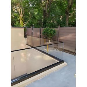 China Tempered 12mm Glass Aluminum Balcony Fence With Anti-Corrosion Frame on sale