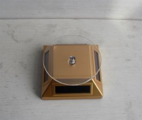 Solar turntable display in Gold
