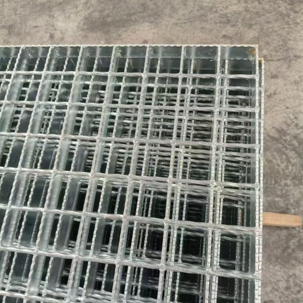 Product material diversity Raw materials of steel grid plate are: