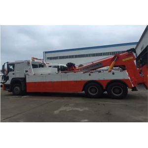 China 3 Cab Seat Road Wrecker Truck 5000kg Lifting Capacity Sinotruk HOWO Brand on sale