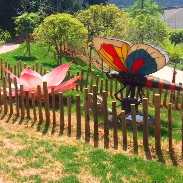 Buy Shape Customized Animatronic Giant Bee Statue High Density Foam at wholesale prices