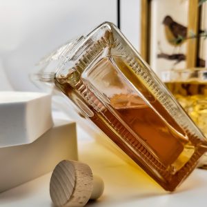 Clear Glass 700ml End Whiskey Bottle with Lid Classic Design