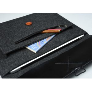 31.5 × 21 × 3cm Felt Laptop Bag