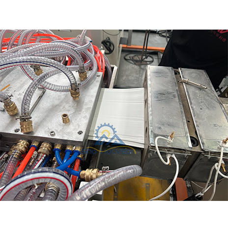 18.5 Kw Dual Screw WPC / PVC Wall Ceiling Panel Extruder Machine With ABB Inverter And PLC