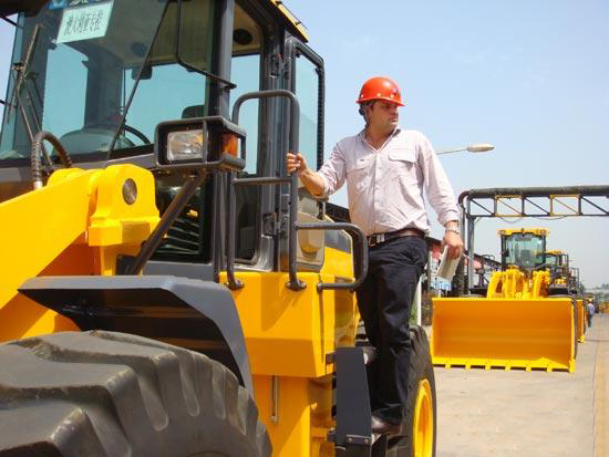 AC and Pilot Control Front End Wheel Loader XCMG 3 Ton 1.8m3 Bucket Capacity