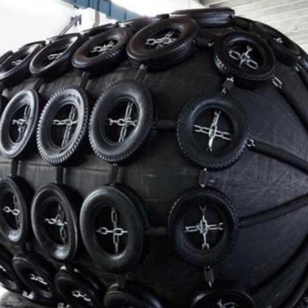 Tensile Strength Yokohama Fender Cylindrical Shape Resistant to Extreme Temperatures